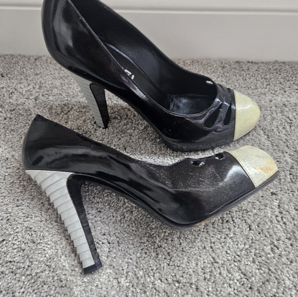 Pre loved authentic Chanel pumps - Picture 12 of 15
